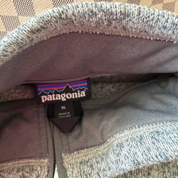 Patagonia Men's Heathered Gray Zip-Up Sweater - Picture 4 of 4